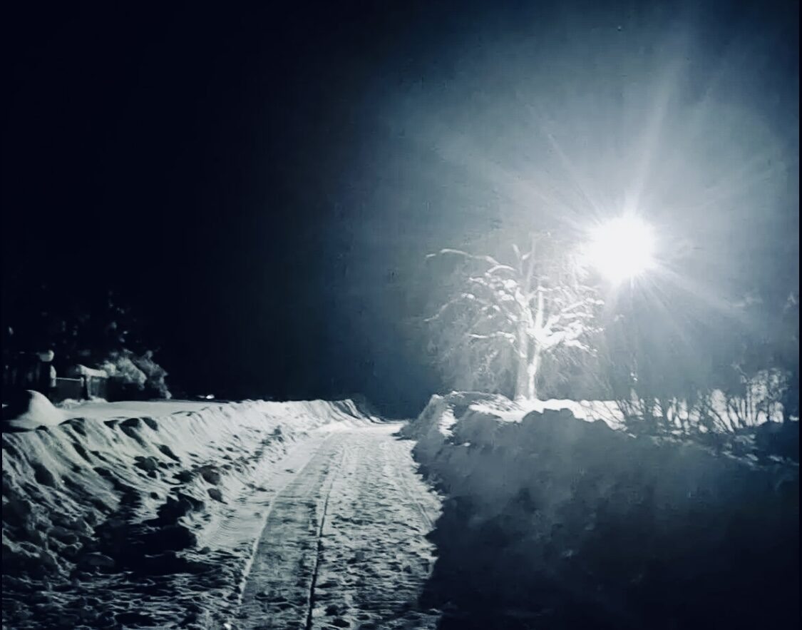 Так и живём! И фонарь один на весь частный сектор...