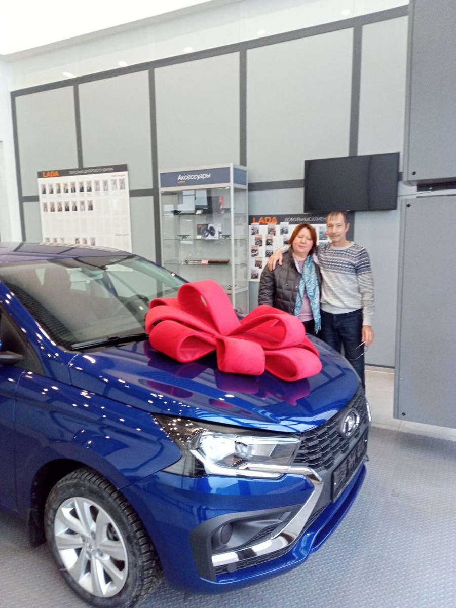 Рис.1. В автосалоне покупаем Ладу Искра.