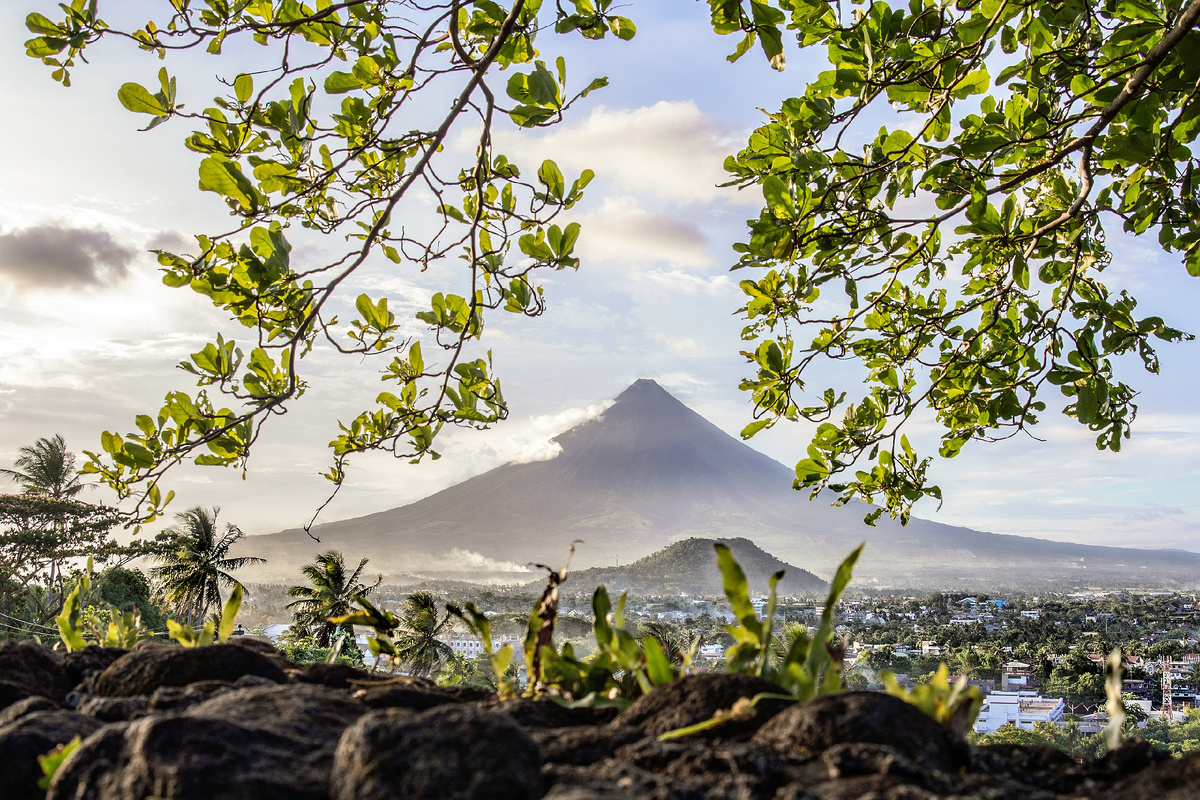 Вулкан Майон: симметричный вытянутый конус