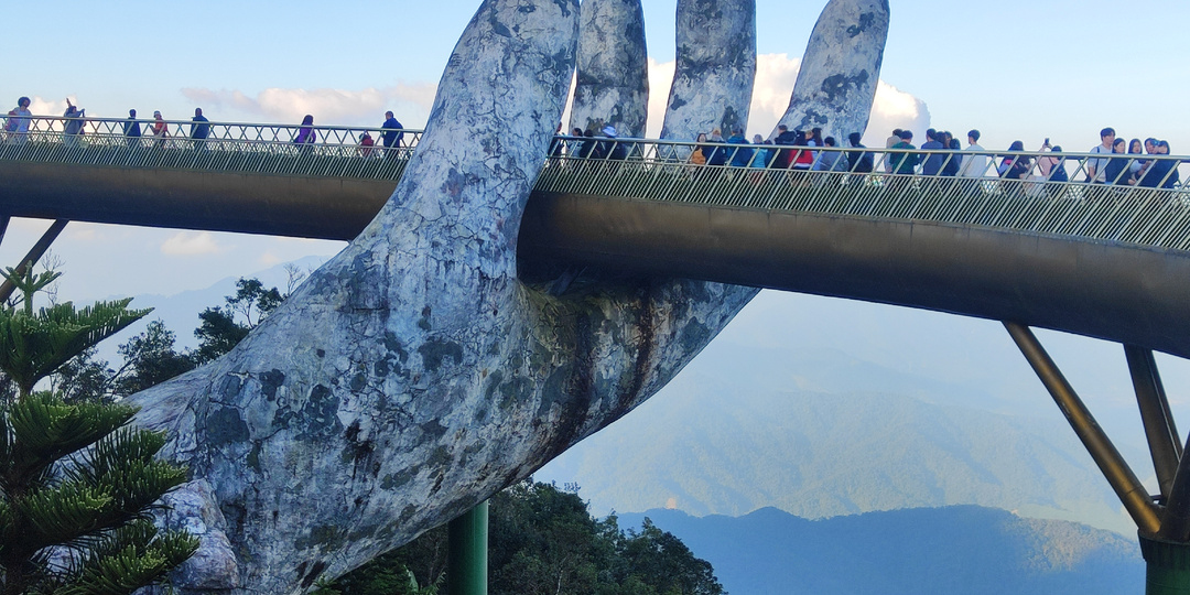 Дневник зимовки. День 50 продолжение. Дананг. Ba Na Hills: пивоварня, альпийские горки, чем кормят в ресторане Four Seasons, Золотой мост