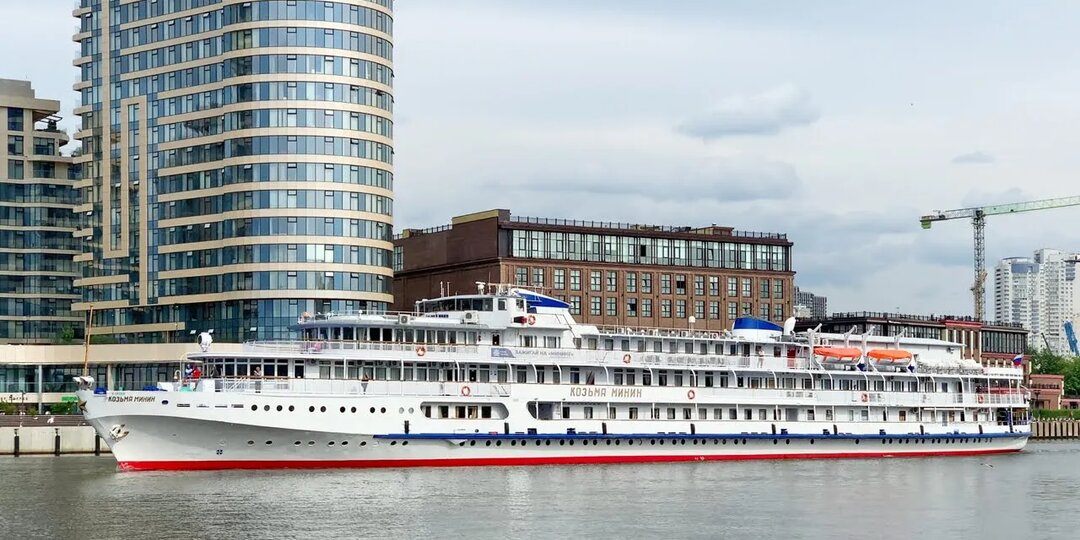 Редкий гость из Перми: теплоход «Козьма Минин» снова в Москве!