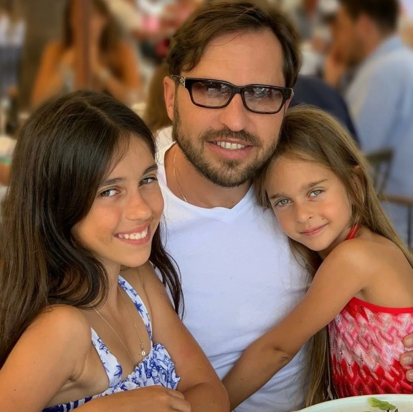 Александр Ревва с дочками.