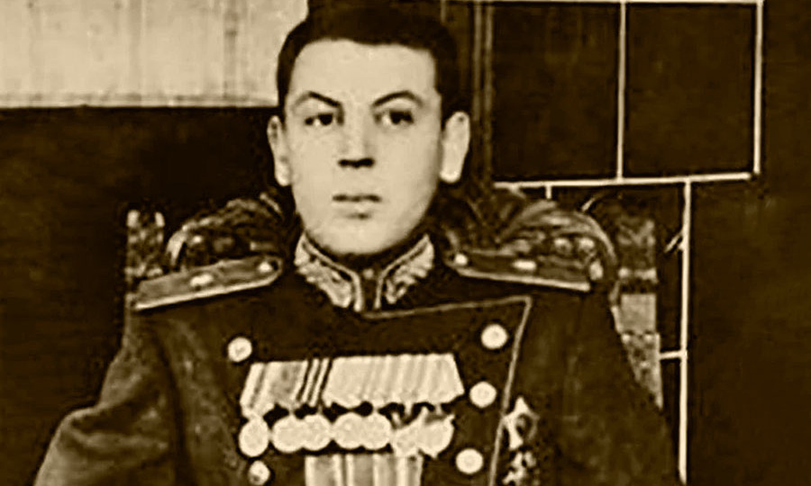 Почему Сталин пытался «избавиться» от собственного сына за 10 месяцев до своей смерти