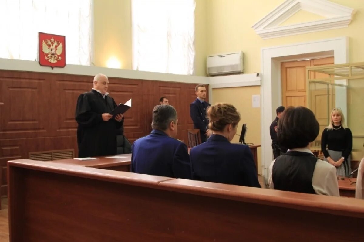    Почти пять млн рублей взыщут с главы «банды амазонок» и ее дочери