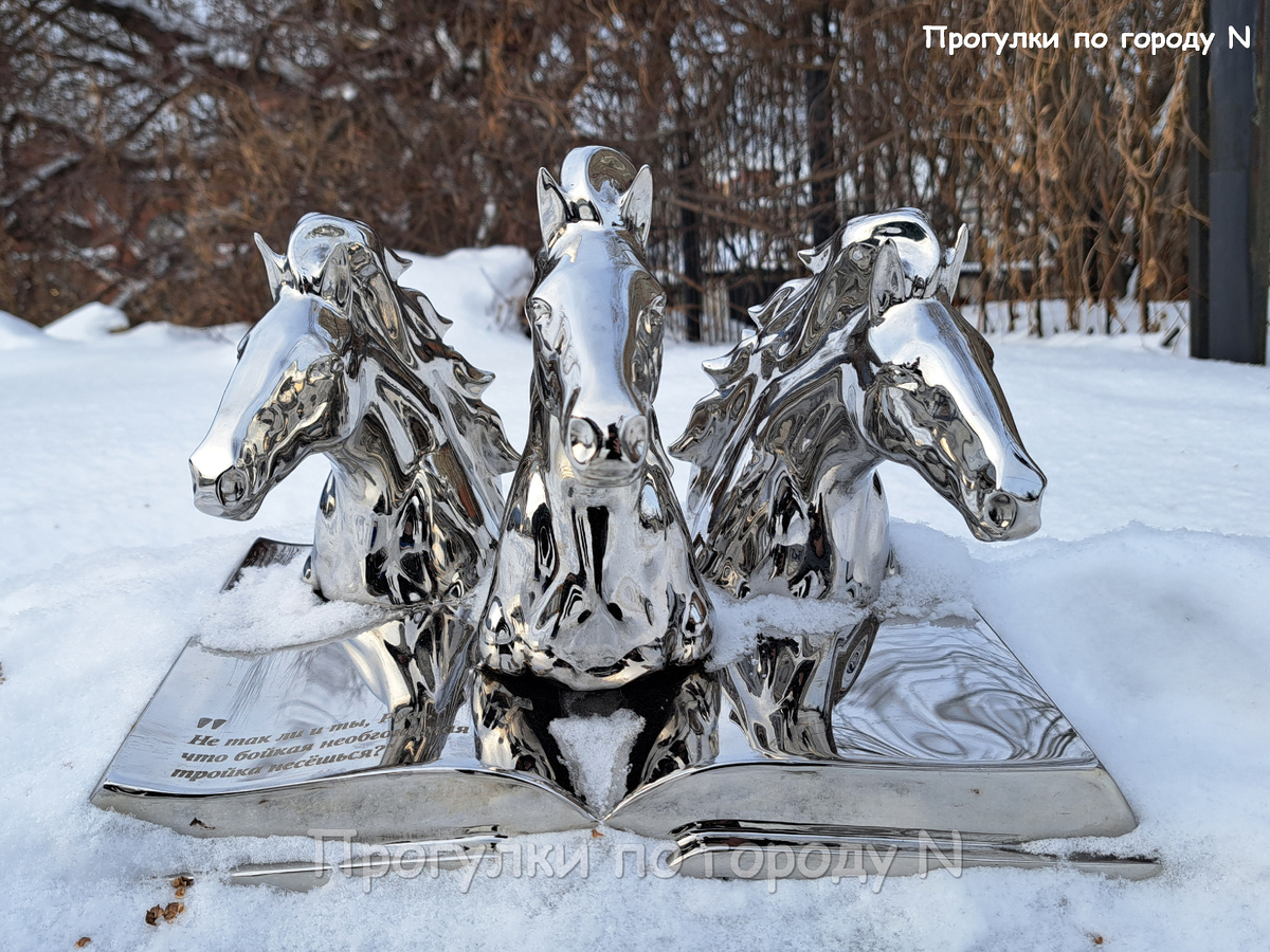 Листайте карусель