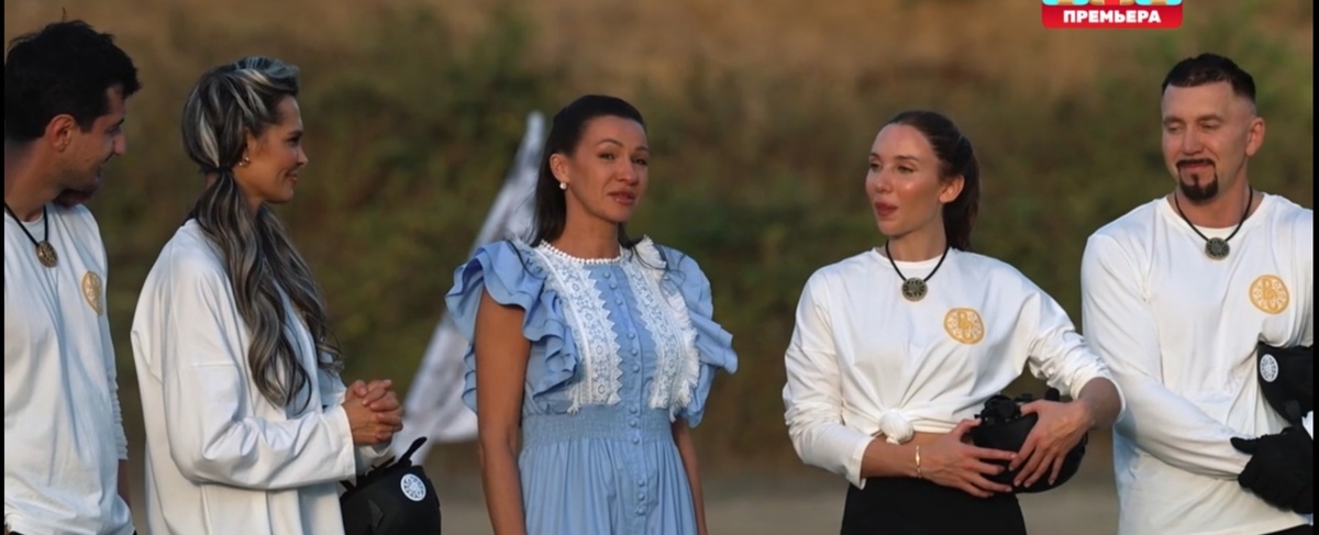 Ирина Шибецкая в голубом платье