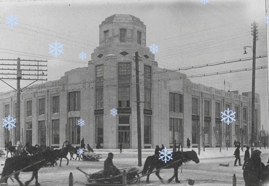  Я однажды писала про метаморфозы здания, коротенько повторю