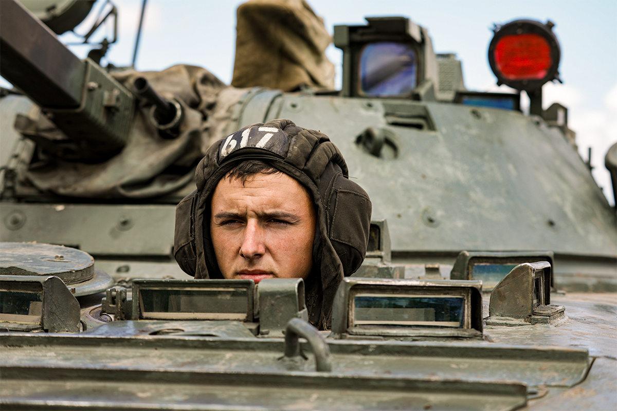 Механик-водитель БМП-2...