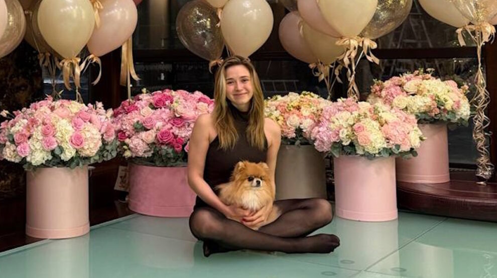    Камила Валиева показала фото в праздничной обстановке. Фото: соцсети фигуристки