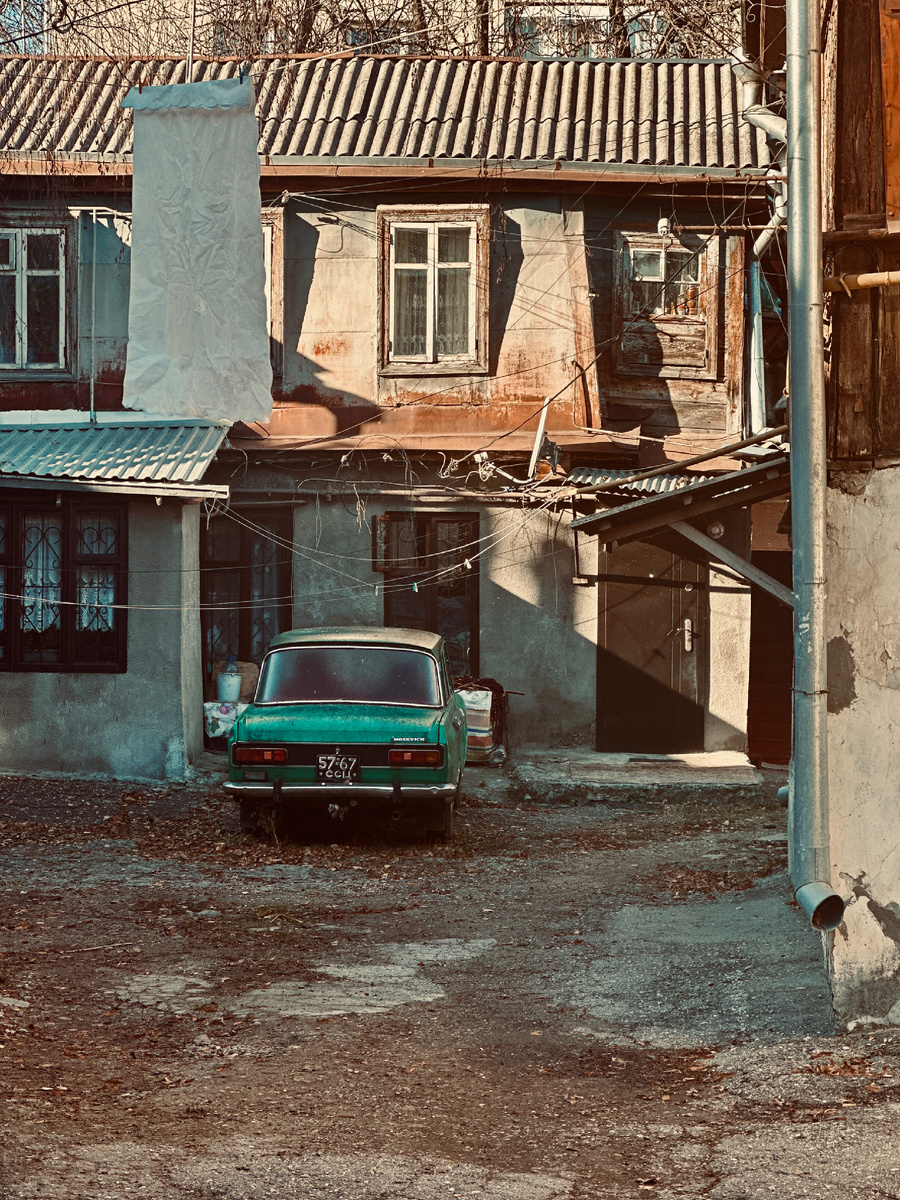 Каждый второй закоулок сегодня выглядит так. Увы