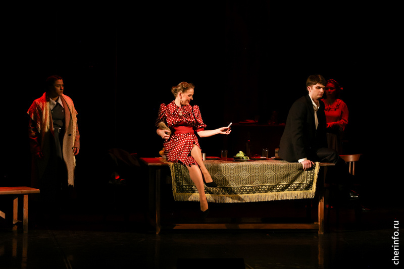    Итоги работы за 2025 год подвели Театр для детей и молодежи и Камерный театр. Больше 110 тысяч череповчан посетили постановки в 2025 году.