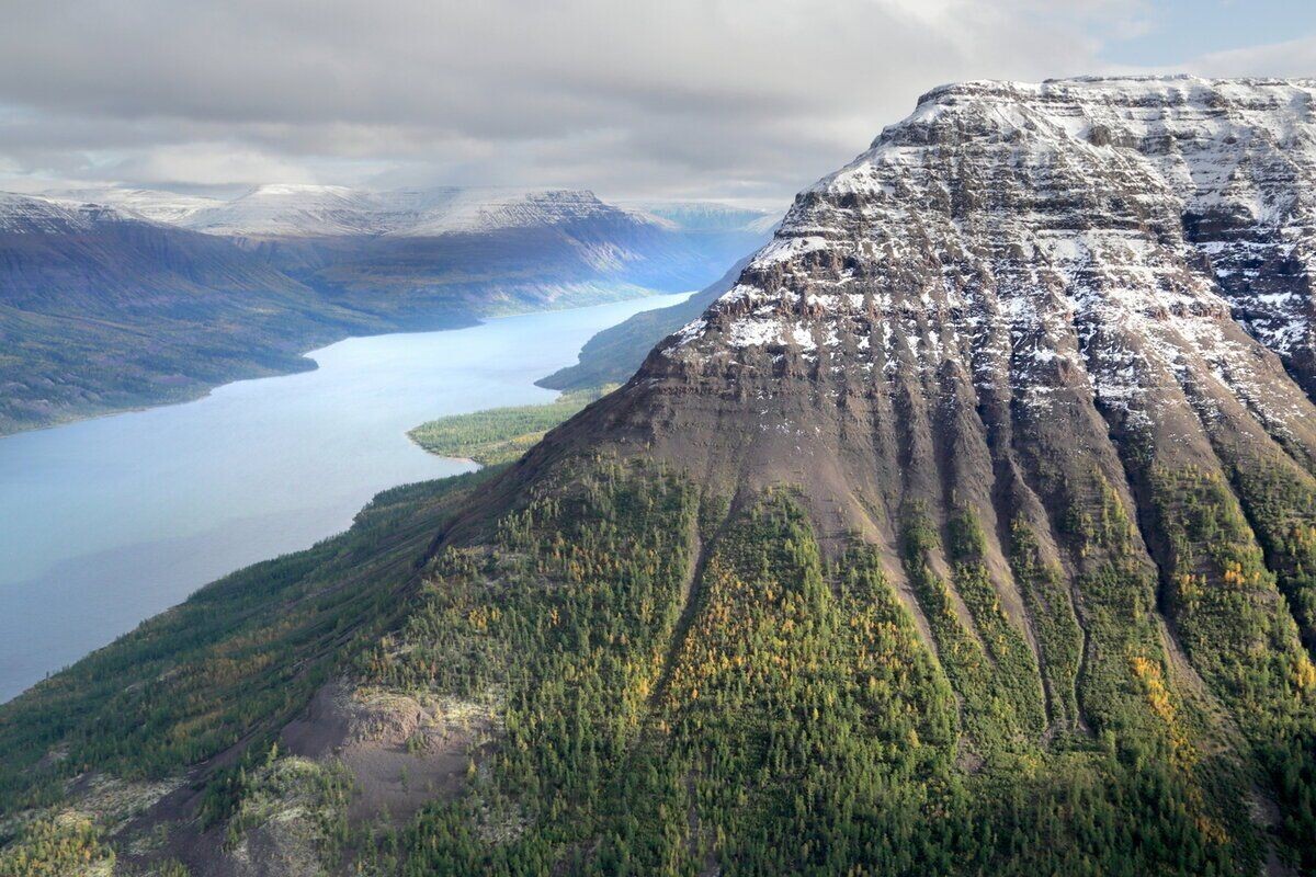 Одно из таких мест находится прямо посреди суровых просторов Сибири — это плато Путорана. Источник фото - https://golnk.ru/1Bw74
