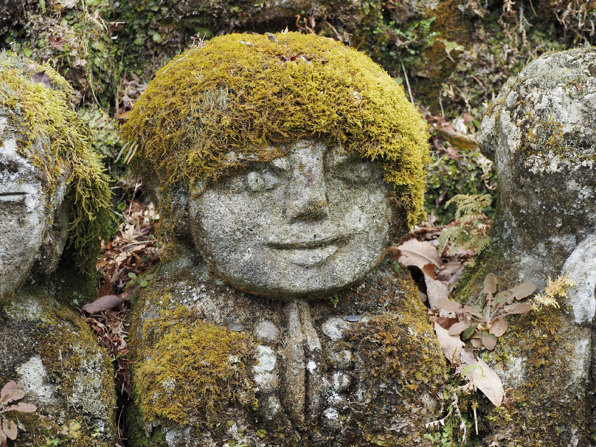 Одна из сотен скульптур храма Отаги Ненбуцу‑дзи