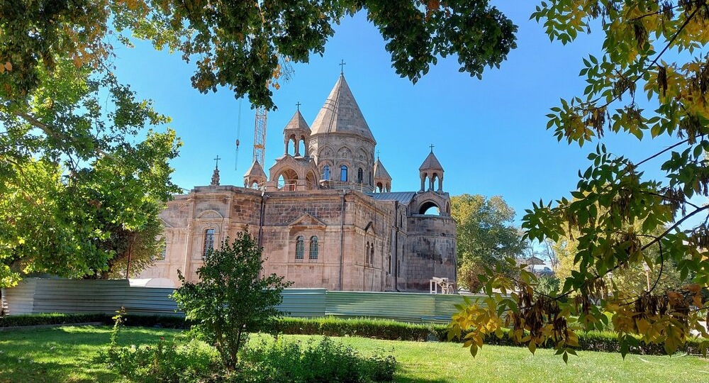 Путешествие по солнечной Армении, или о чем молчат камни. Копье Судьбы и Частица Ковчега —сокровища Эчмиадзина.