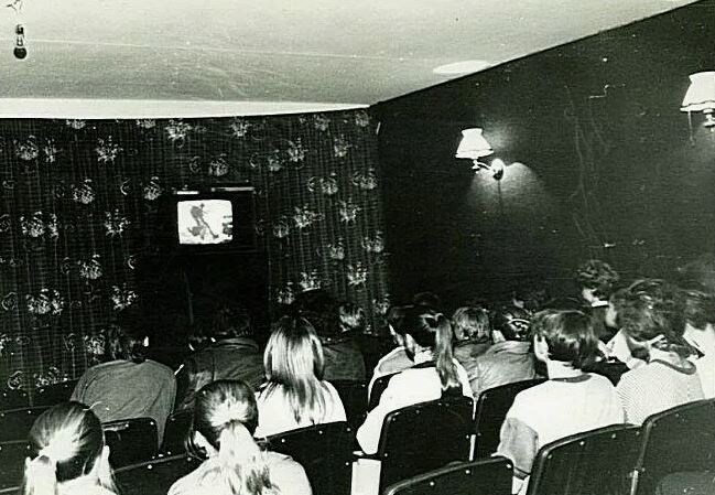 Это фото видеосалона из сети. Но один в один с нашим)