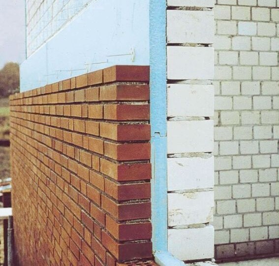 Паронепроницаемым ЭППС можно утеплять любые стены – хоть бетонные, хоть кирпичные, хоть газоблочные, хоть деревянные, и ничего им не будет