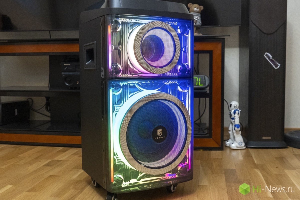    Не только звучит, но и светится.