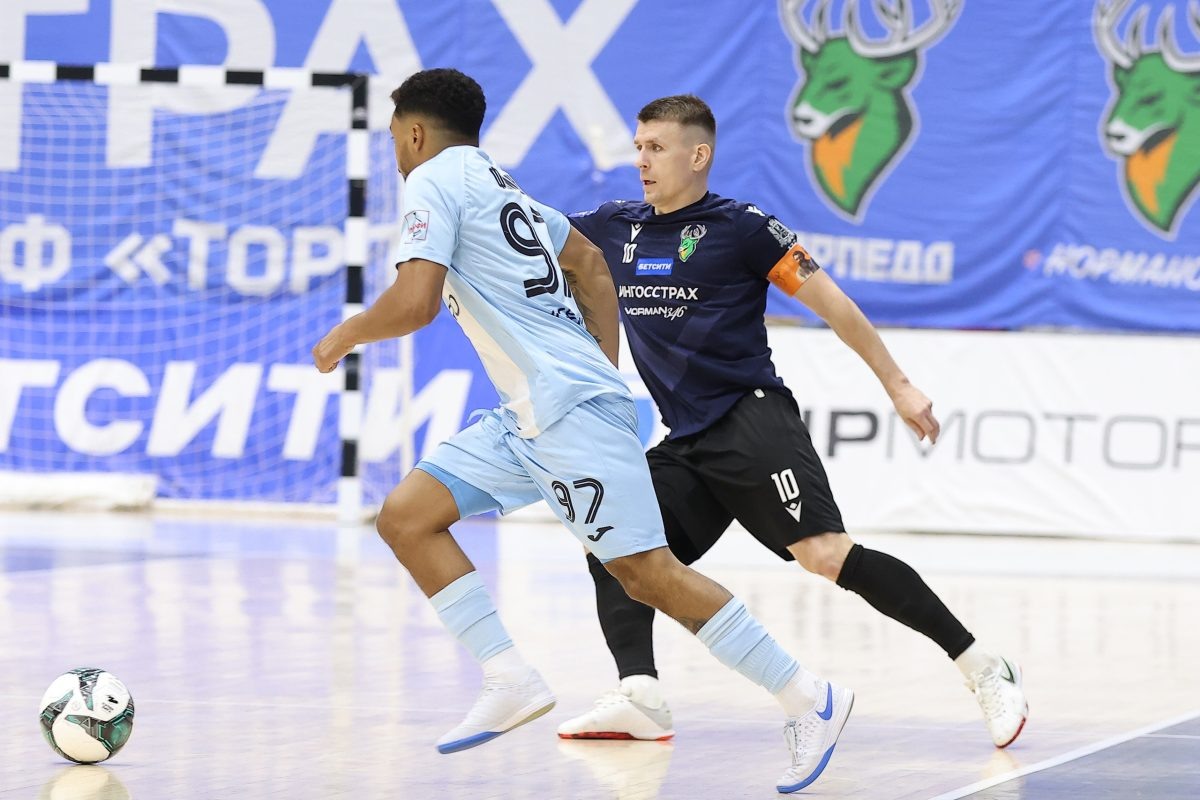    Капитан нижегородцев Иван Обжорин принёс сегодня своей команде трудовую победу