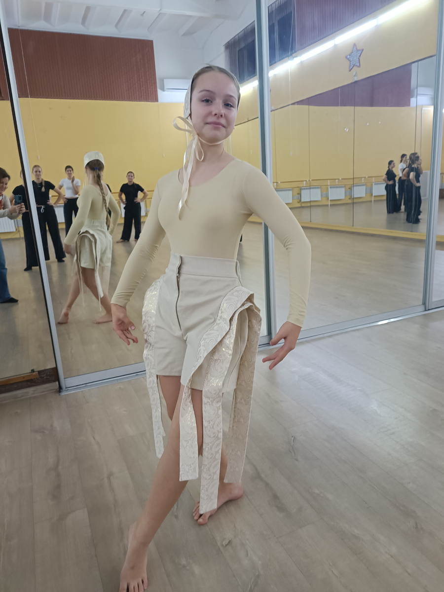 А по-хорошему, тут бы и четвёртая примерка не лишняя была🤬