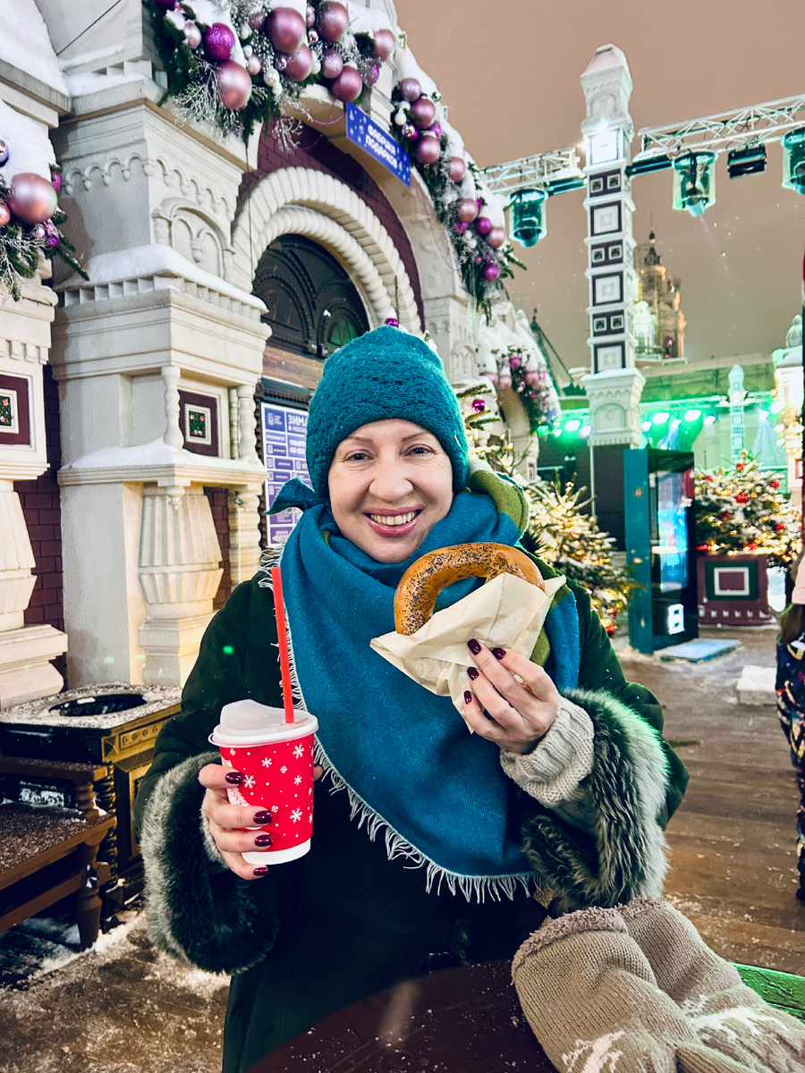 Автор и крендель с маком