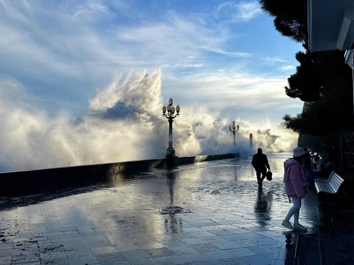    Шторм в Ялте | © Фото : Янина ПаVленко/Telegram