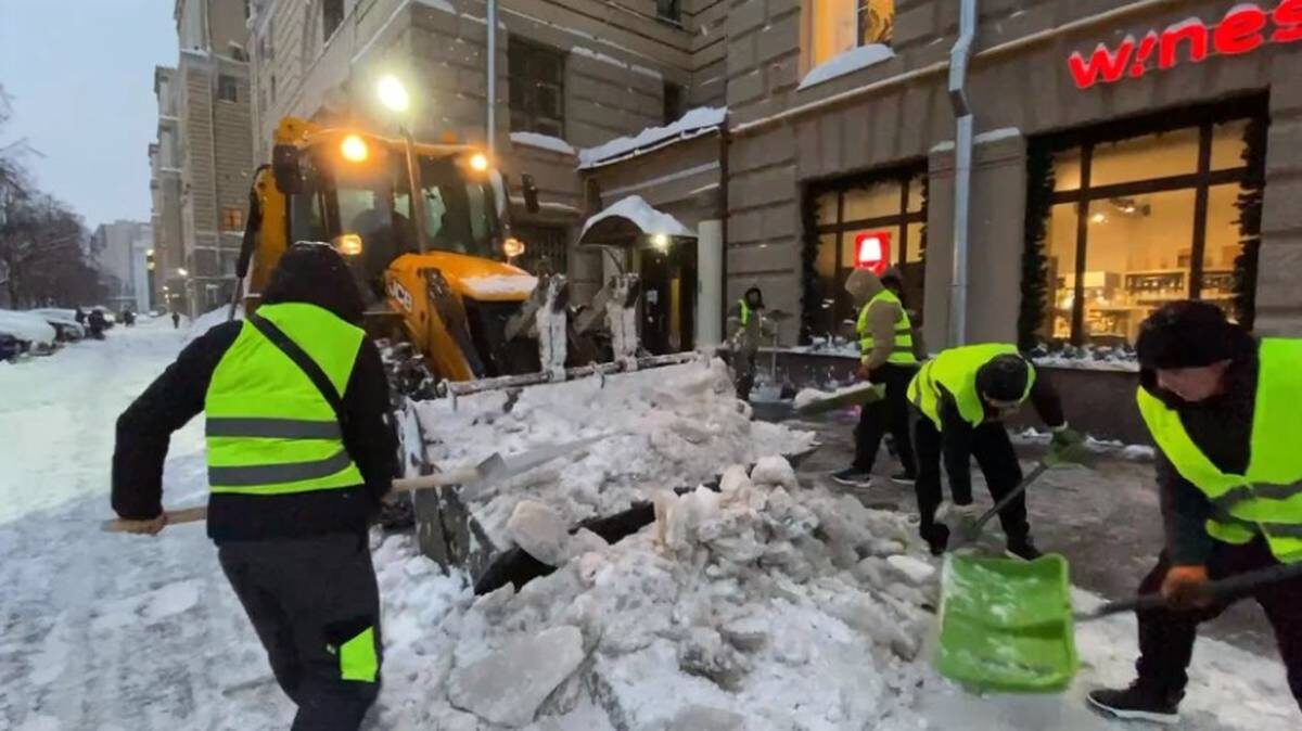    Около 145 тысяч человек ликвидируют последствия снегопада в Москве / Фото: пресс-служба Комплекса городского хозяйства Москвы