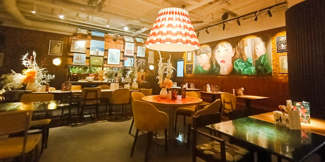 Манговый Labubu и суперхит из свердловских булочных прошлого века в кафе "Слойка" на 2 этаже "Ельцин-Центра"