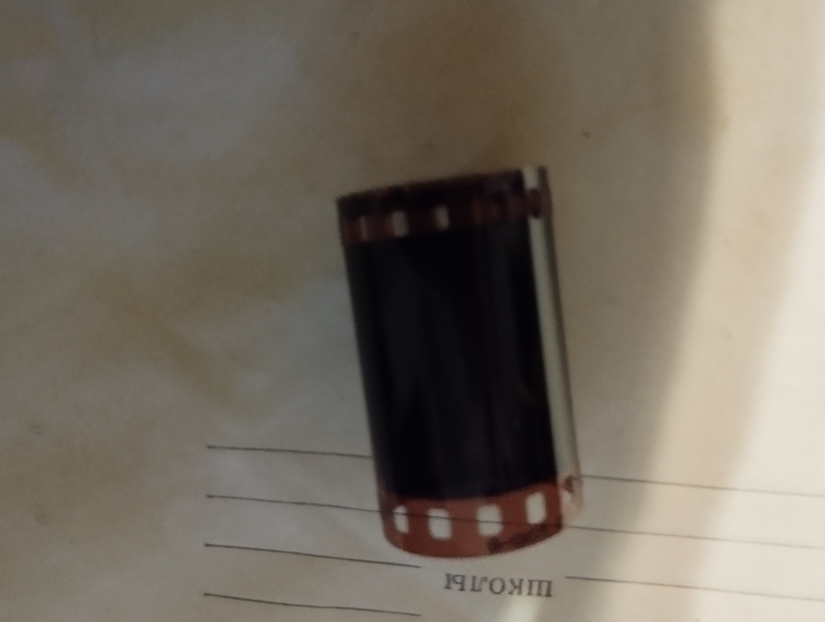 Порезана на кадры для сканирования.