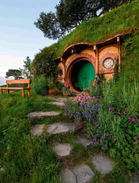 Источник изображения: www.hobbitontours.com