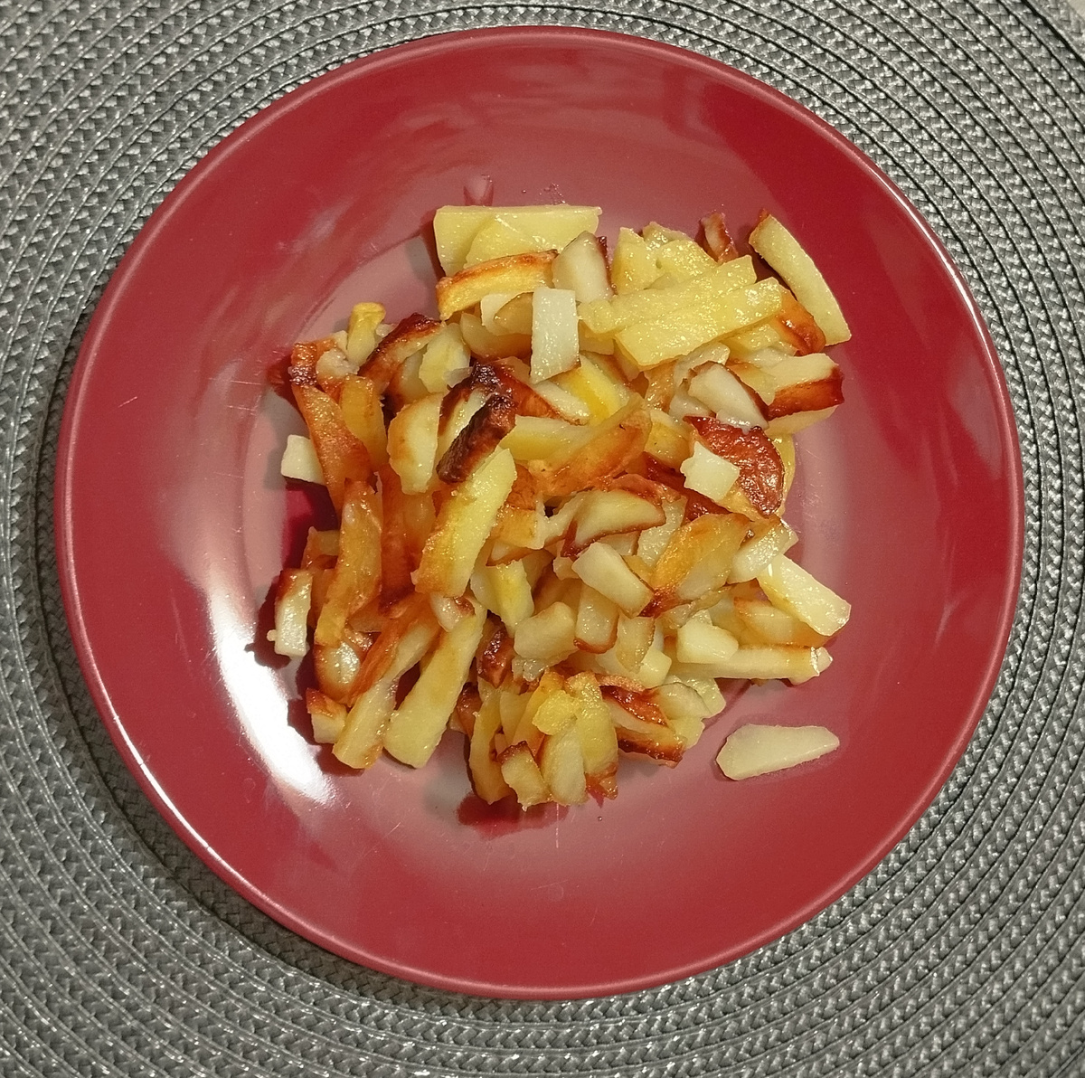 Картошка. Жареная. То ли поздний обед, то ли ранний ужин. Фото автора.