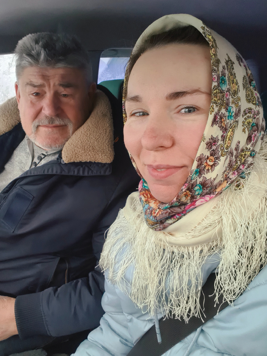 Вот такой платок подарил мне Семен 7 лет назад. В машине с Александром Петровичем