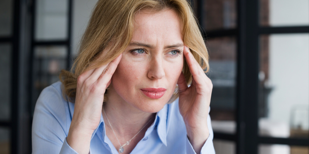 Почему у женщин после 30 чаще появляются головные боли — и при чём тут гормоны