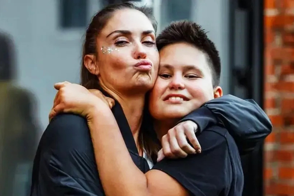     «Все убежали, а я осталась»: Агата Муцениеце устроила праздник для сына в честь его 13-летия