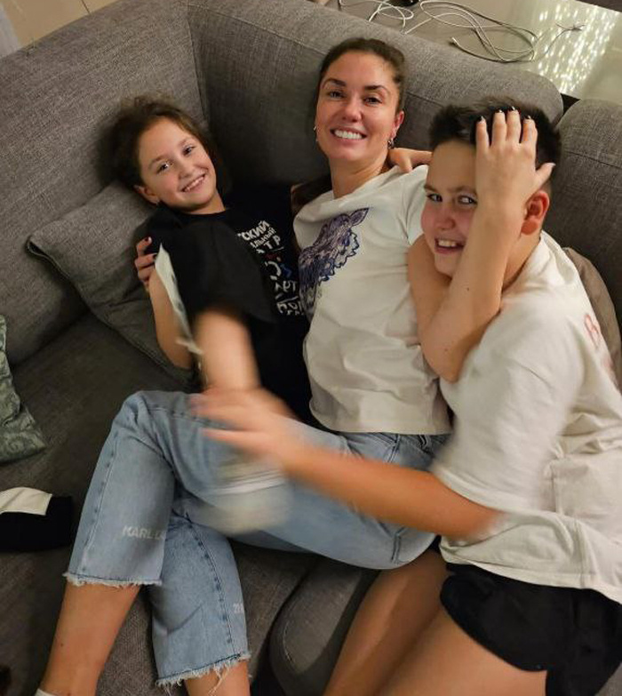    Агата Муцениеце с Мией и ТимофеемСоцсети Агаты Муцениеце