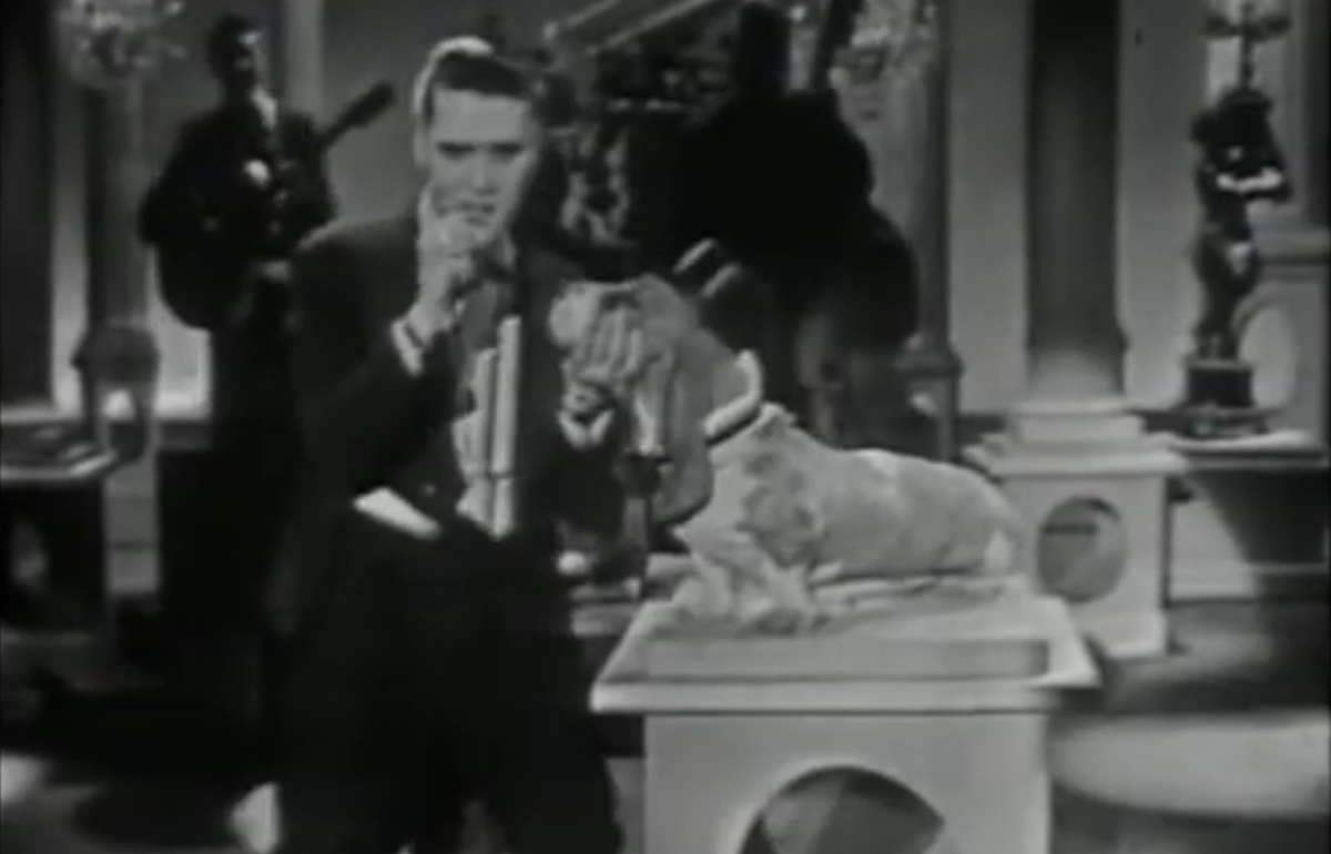 Элвис Пресли поет бассету