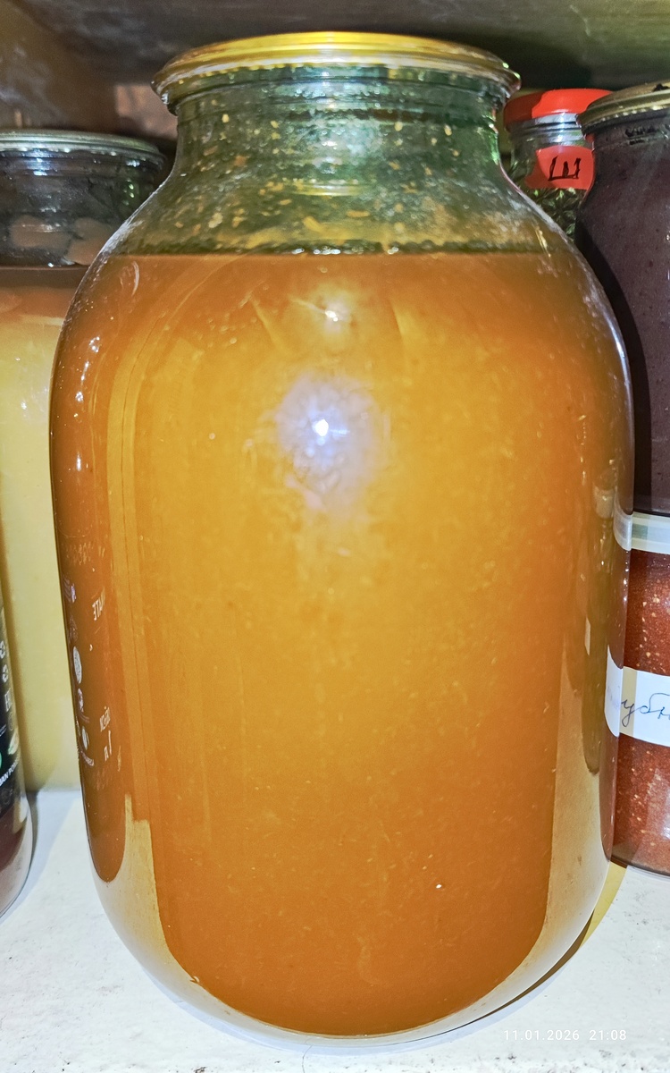 Закрутки с алычой (жердёлом).