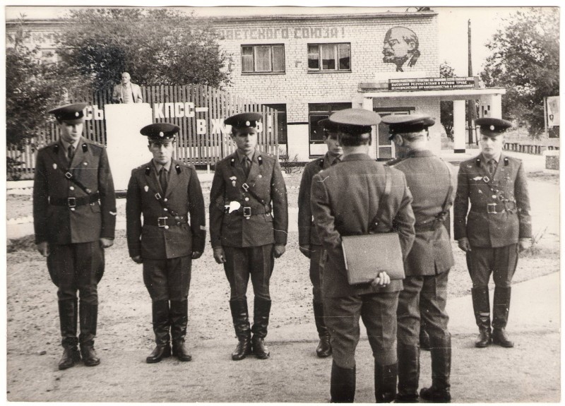 Развод... в 1987-88 годах возле клуба в в/ч 41168 г. Аральск Казахской ССР...