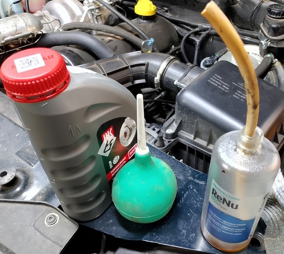 Набор инструментов и материалов для замены. Фото автора.