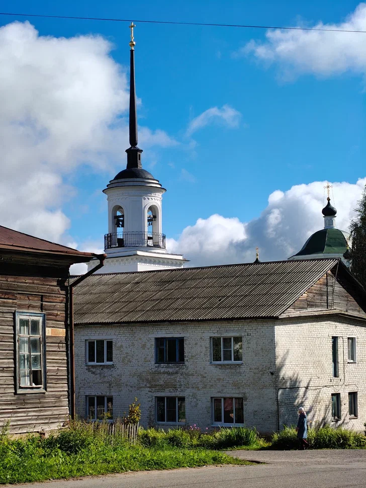 Вознесенкий кафедральный собор за застройкой. Автор фотографий мой друг и товарищ Костя Троицкий.