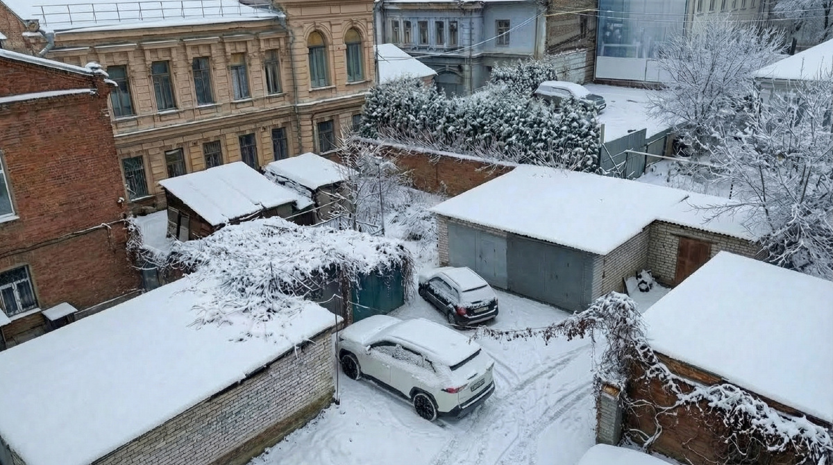 Мой двор, снег и новый RAV4 без сюрпризов