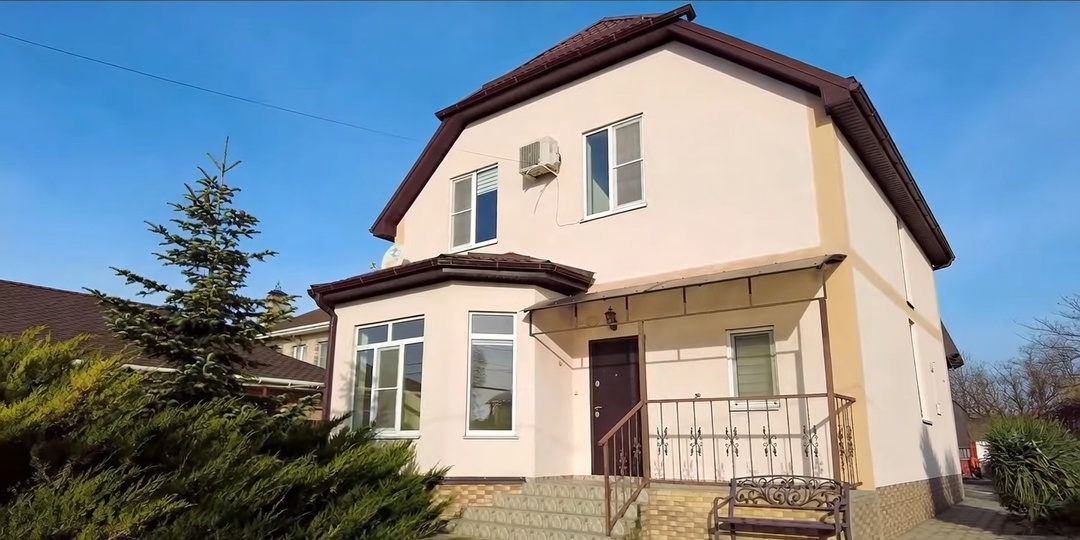 Переезд к морю. Дом ИЖС с бассейном: вариант «заходи и живи».