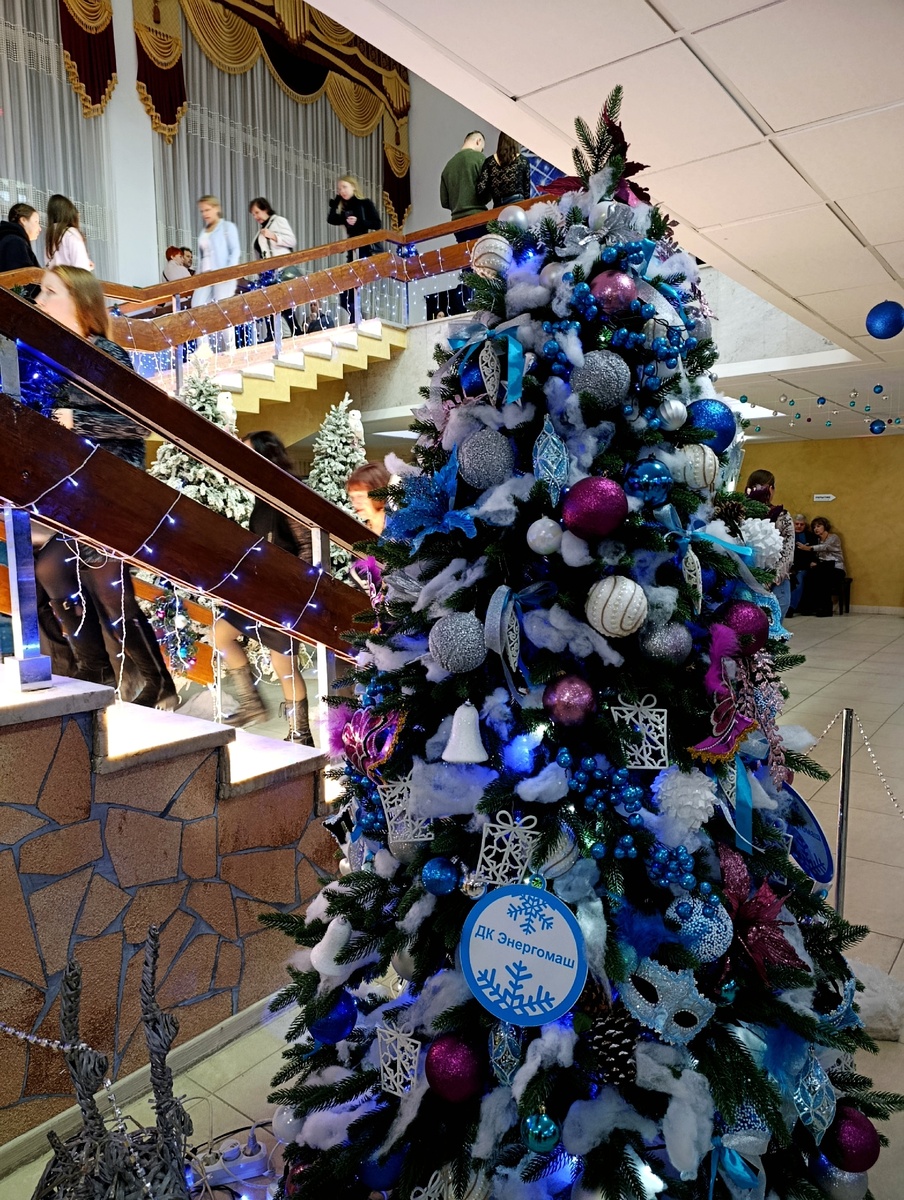 В холле ДК Энергомаш.