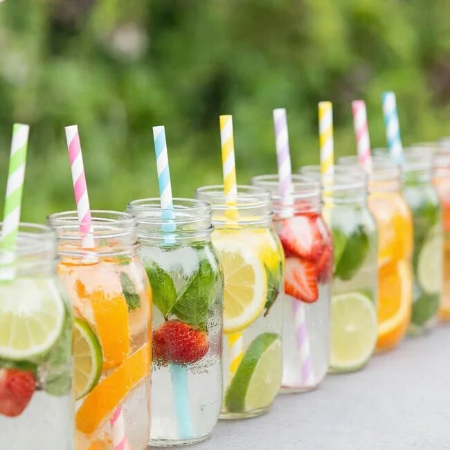 Если не готовы к смузи — начните с детокс-воды: это самый мягкий вариант