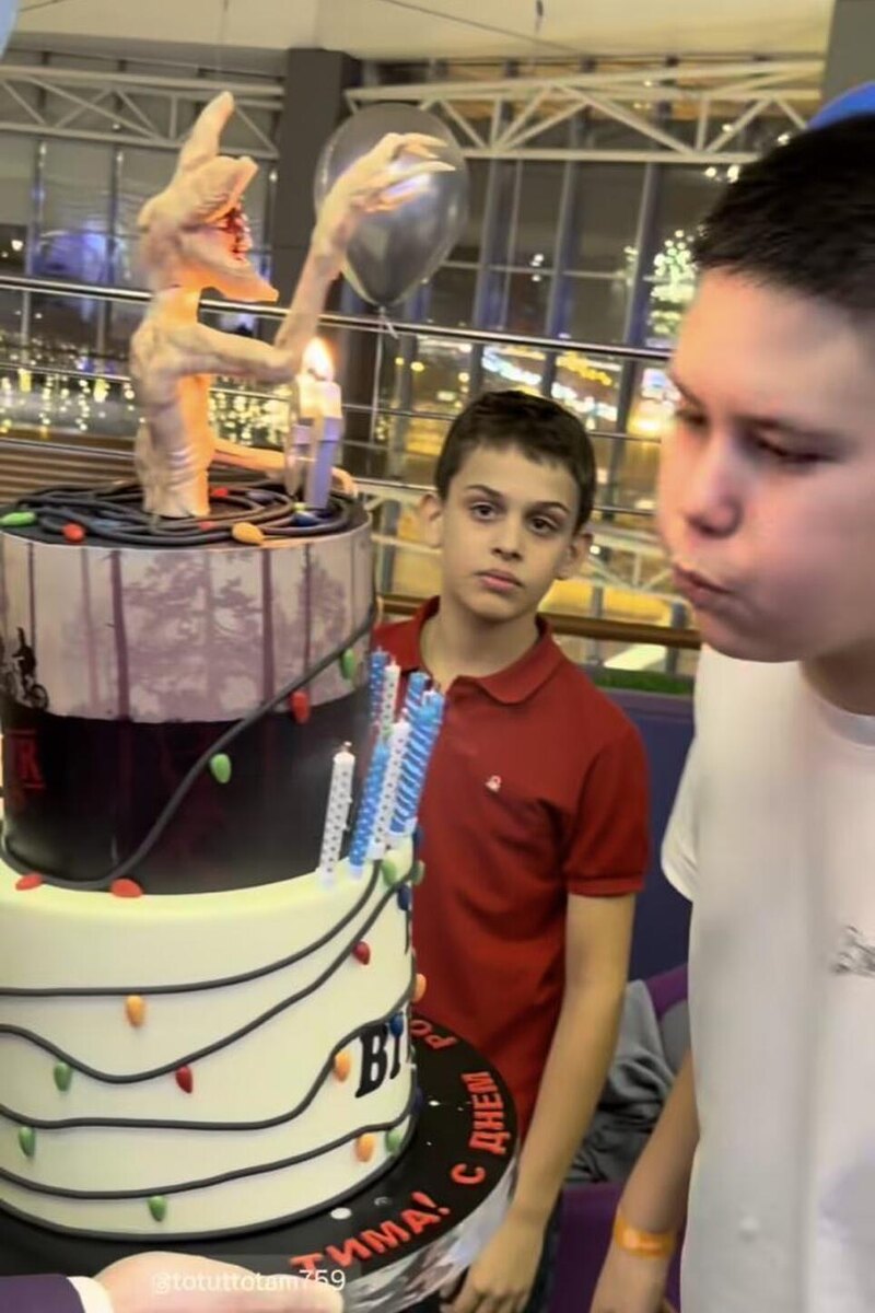    Сын Агаты Муцениеце Соцсети