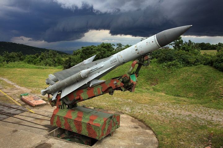 Пусковая установка зенитной ракетной системы С-200. Фото из сети.