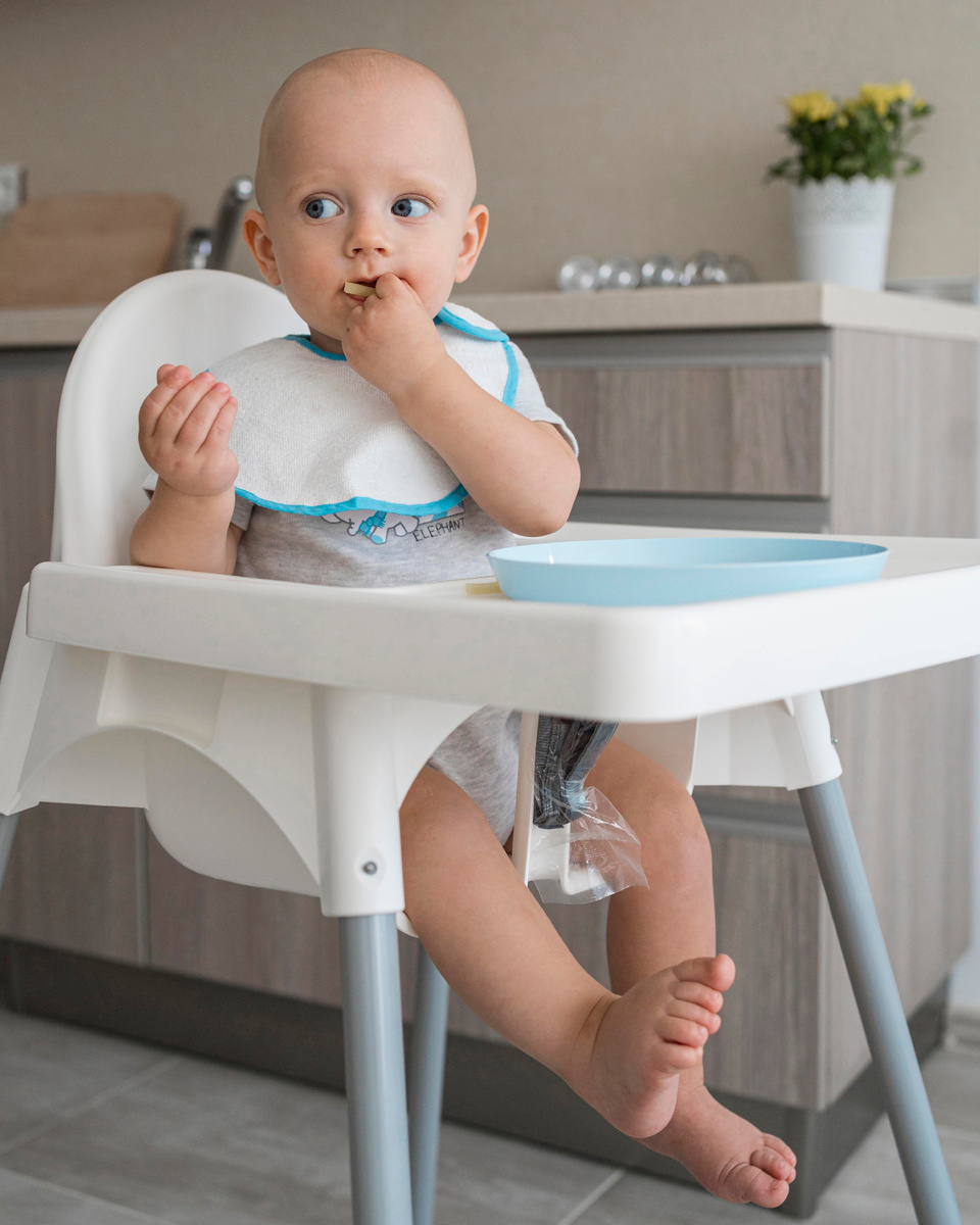 <a href="https://ru.freepik.com/free-photo/adorable-baby-playing-with-food_10757982.htm#from_element=cross_selling__photo">Изображение от freepik</a>