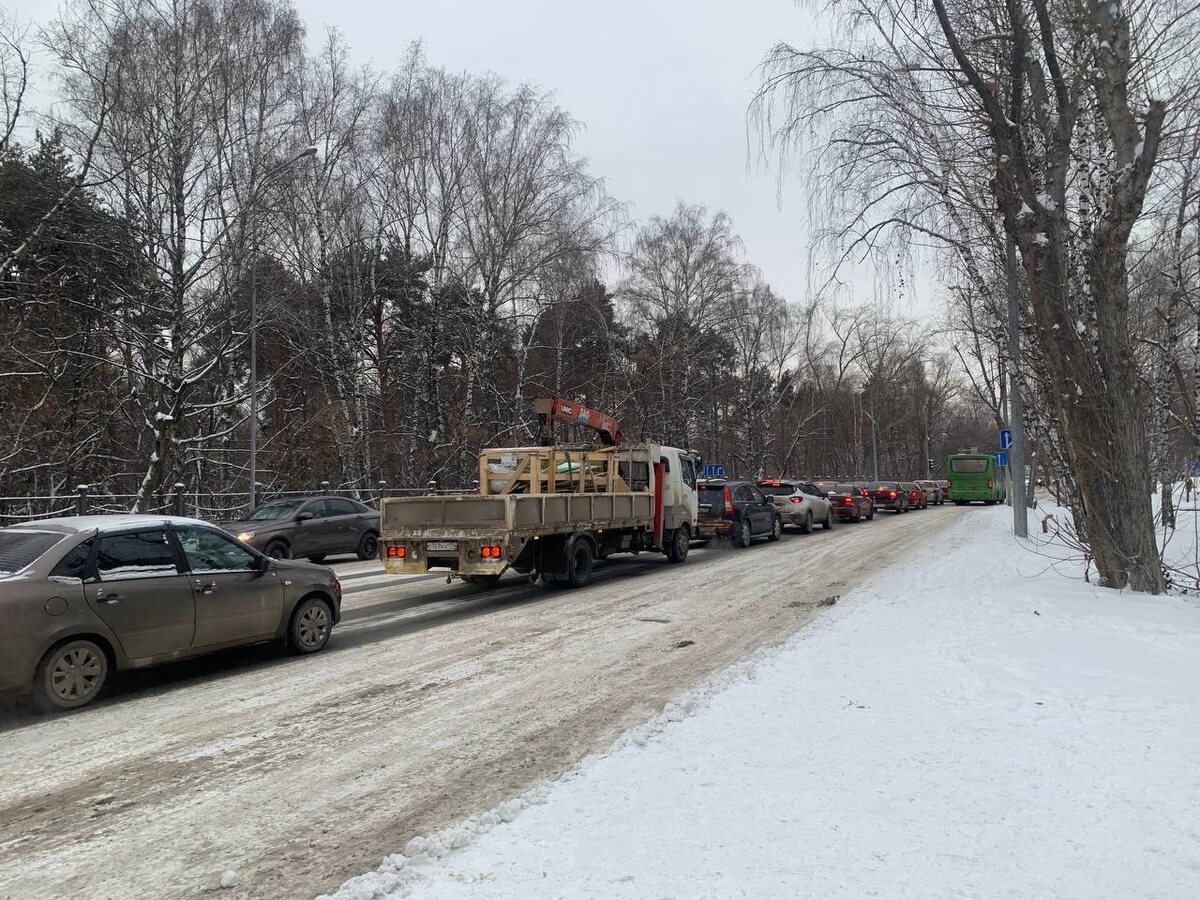 Такси во Владивостоке стоит дорого из-за пробок.  Фото: Фото: ФедералПресс / Ксения Чилимова