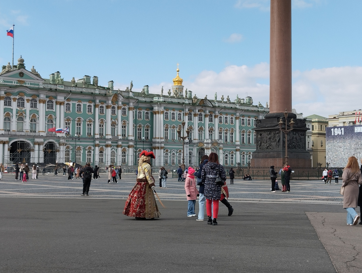 Ряженые псевдо-"Екатерины" и фальшивые "Петры"