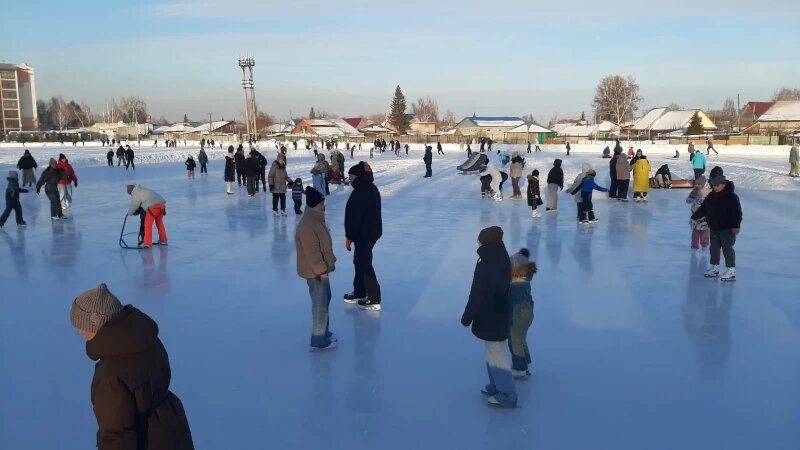     Барнаульцы на катке «Клевченя». Лариса Васильева