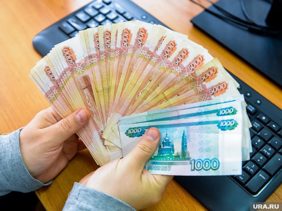     Зарплата в 248 тысяч рублей принесет максимум пенсионных баллов, сообщили в Совфеде